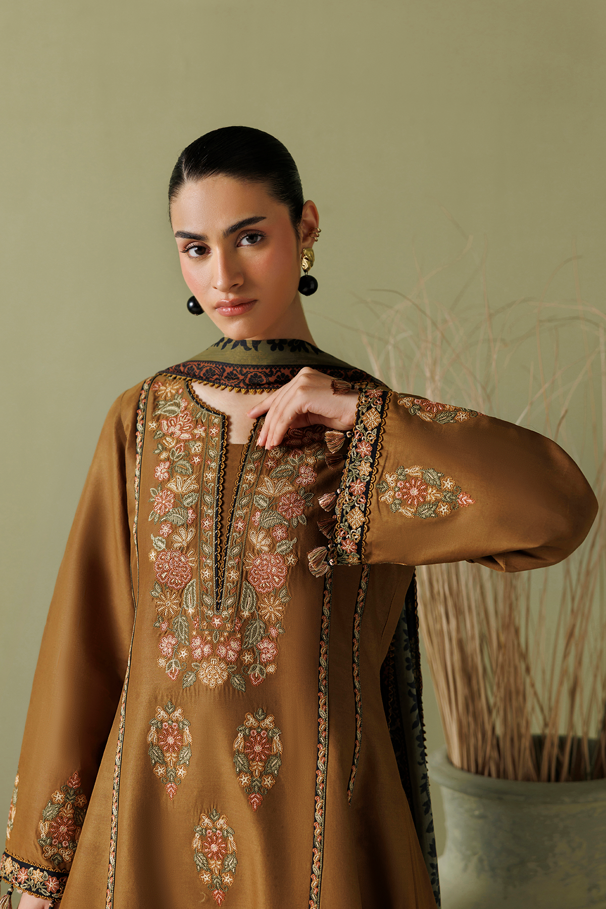 EMBROIDERED LAWN USE-9372