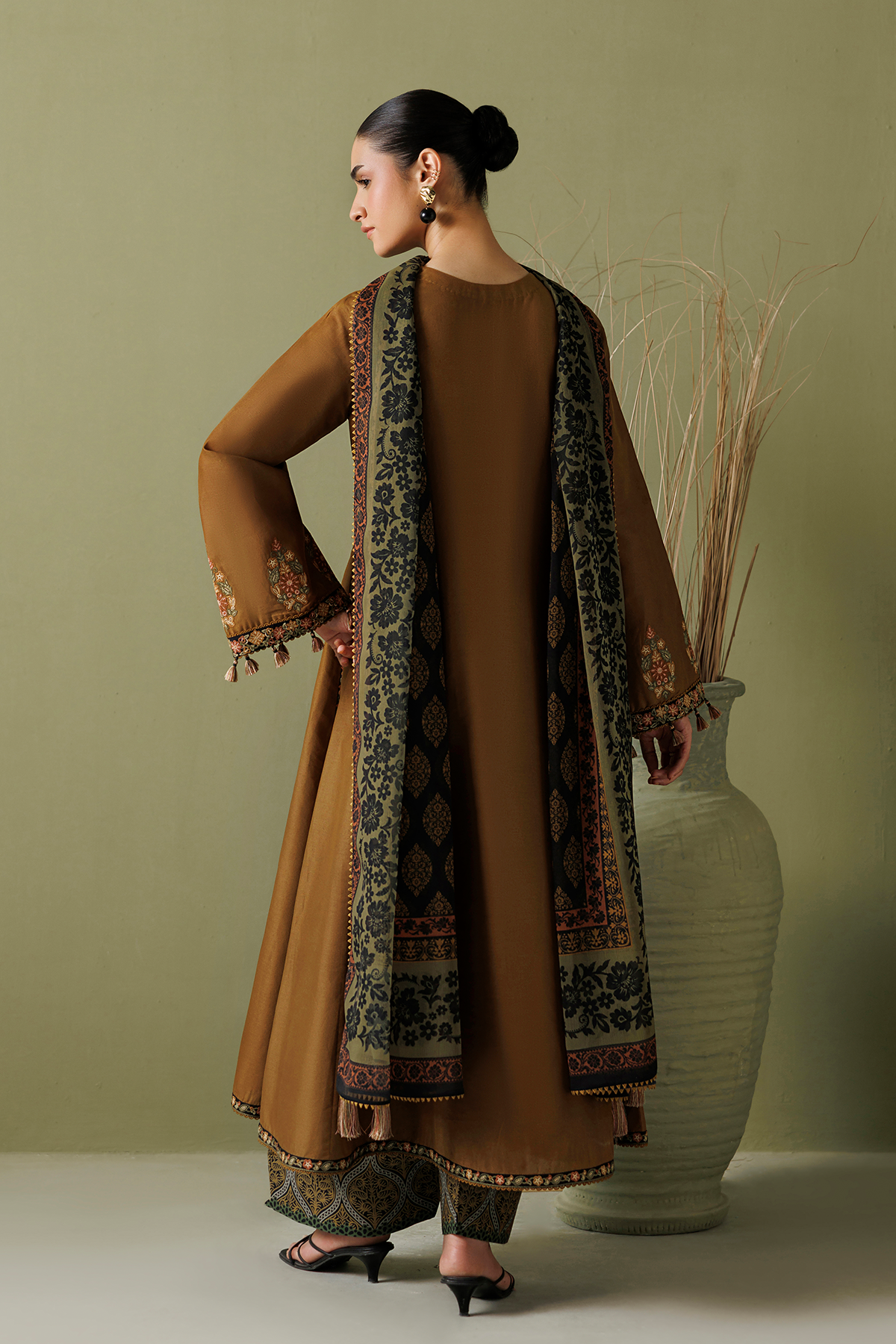 EMBROIDERED LAWN USE-9372