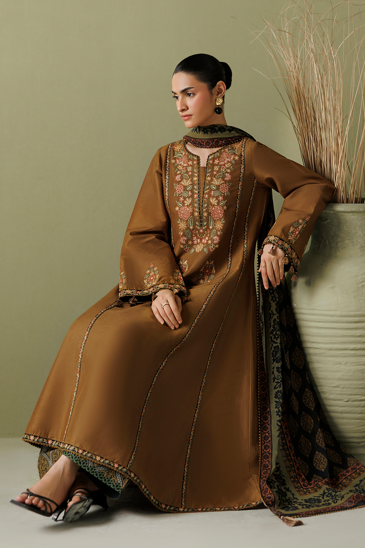 EMBROIDERED LAWN USE-9372