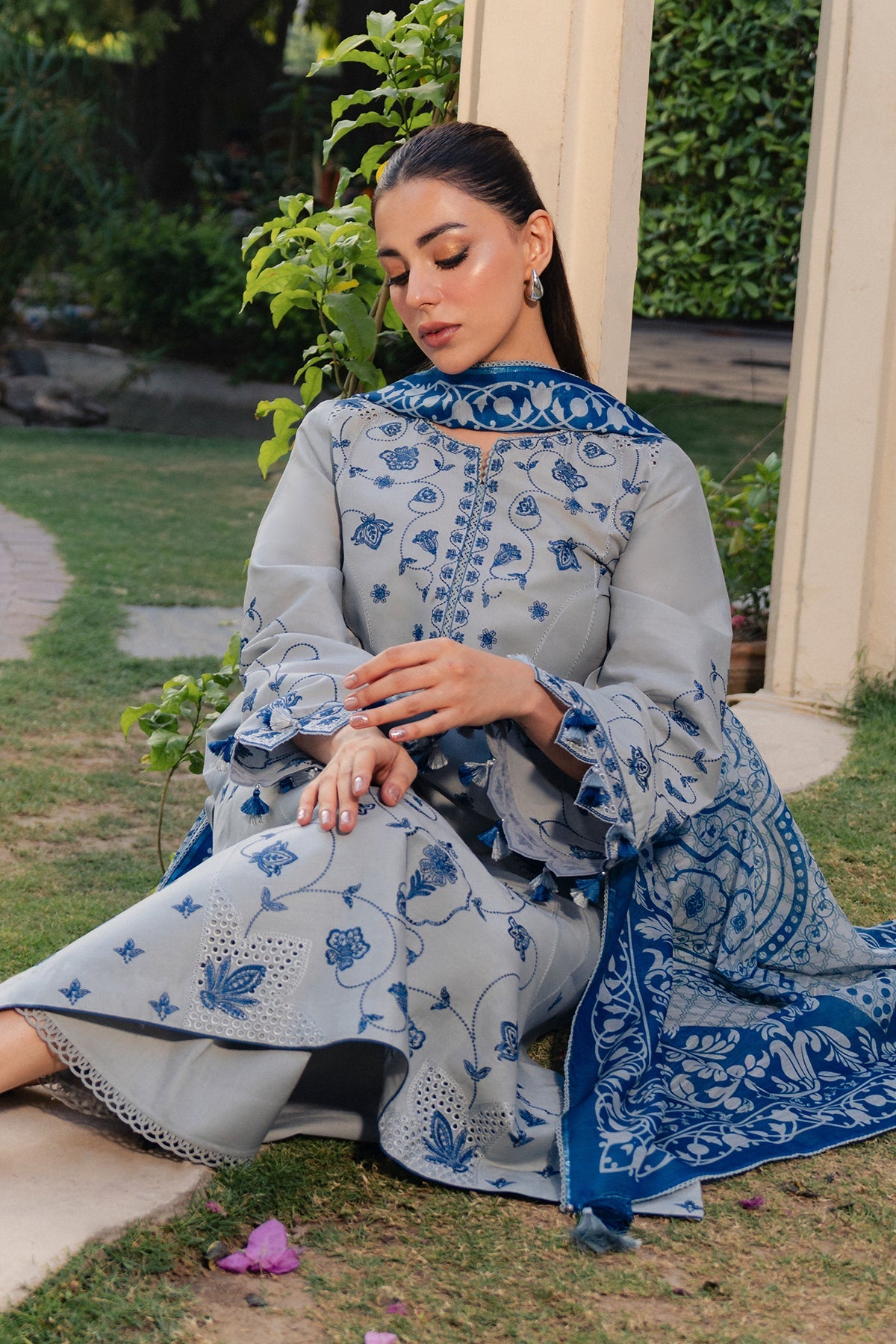EMBROIDERED LAWN USE-9364