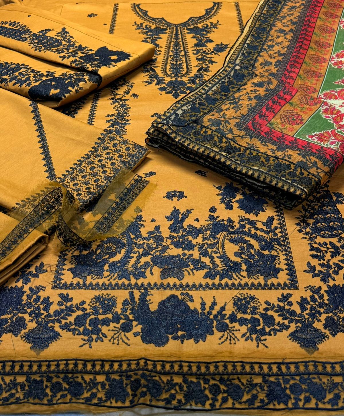 Unstitched Embroidered Lawn 3PC | SC-006