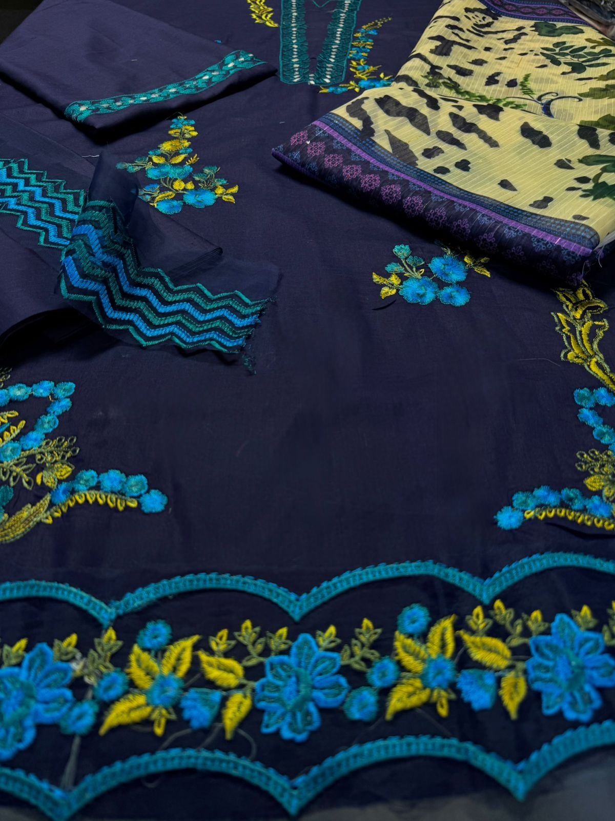 Unstitched Embroidered Lawn 3PC | SC-011