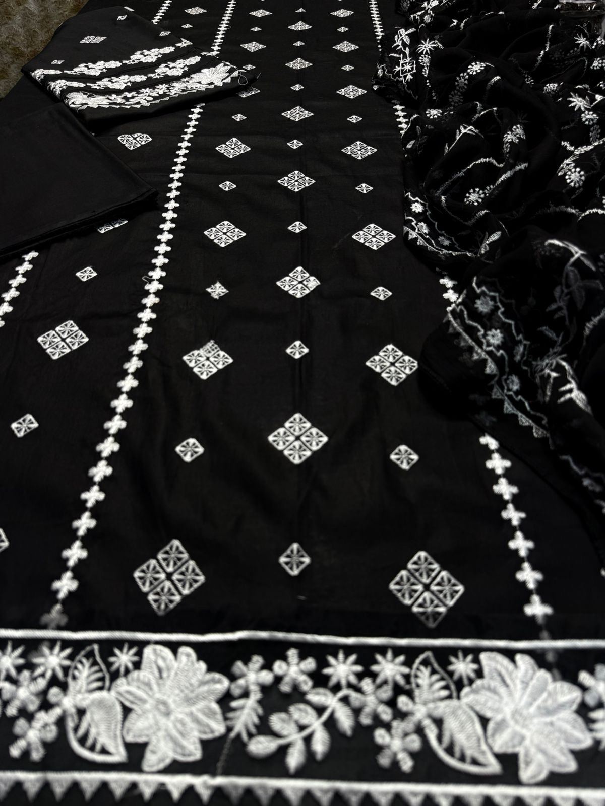 Unstitched Embroidered Lawn 3PC | SC-039